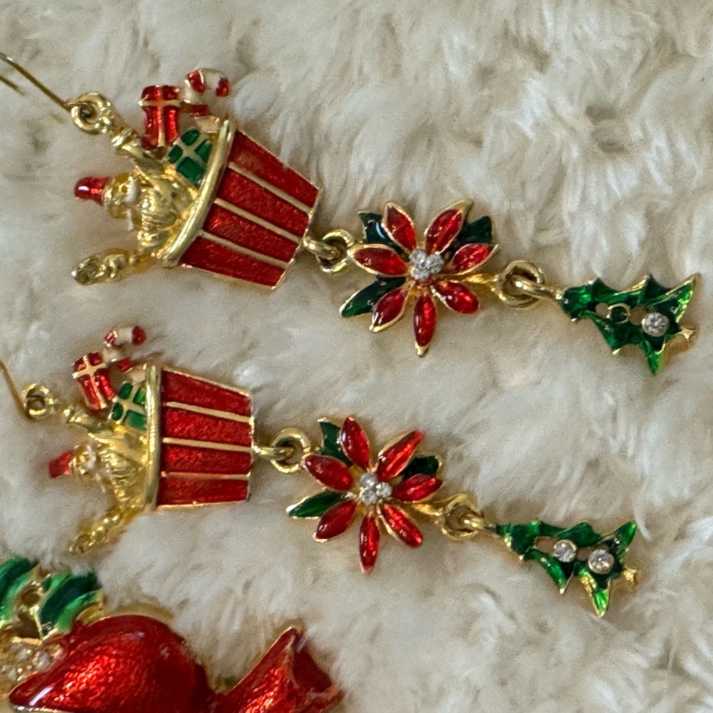 2 CHRISTMAS PINS and CHRISTMAS earrings as shown. Bright and brilliant - Picture 4 of 4